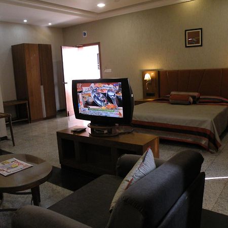 Hotel Nasiklub Zewnętrze zdjęcie
