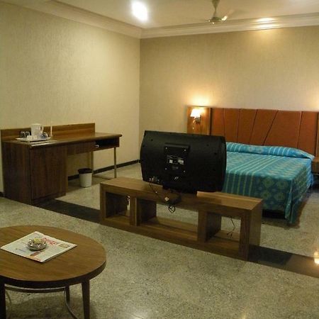Hotel Nasiklub Zewnętrze zdjęcie