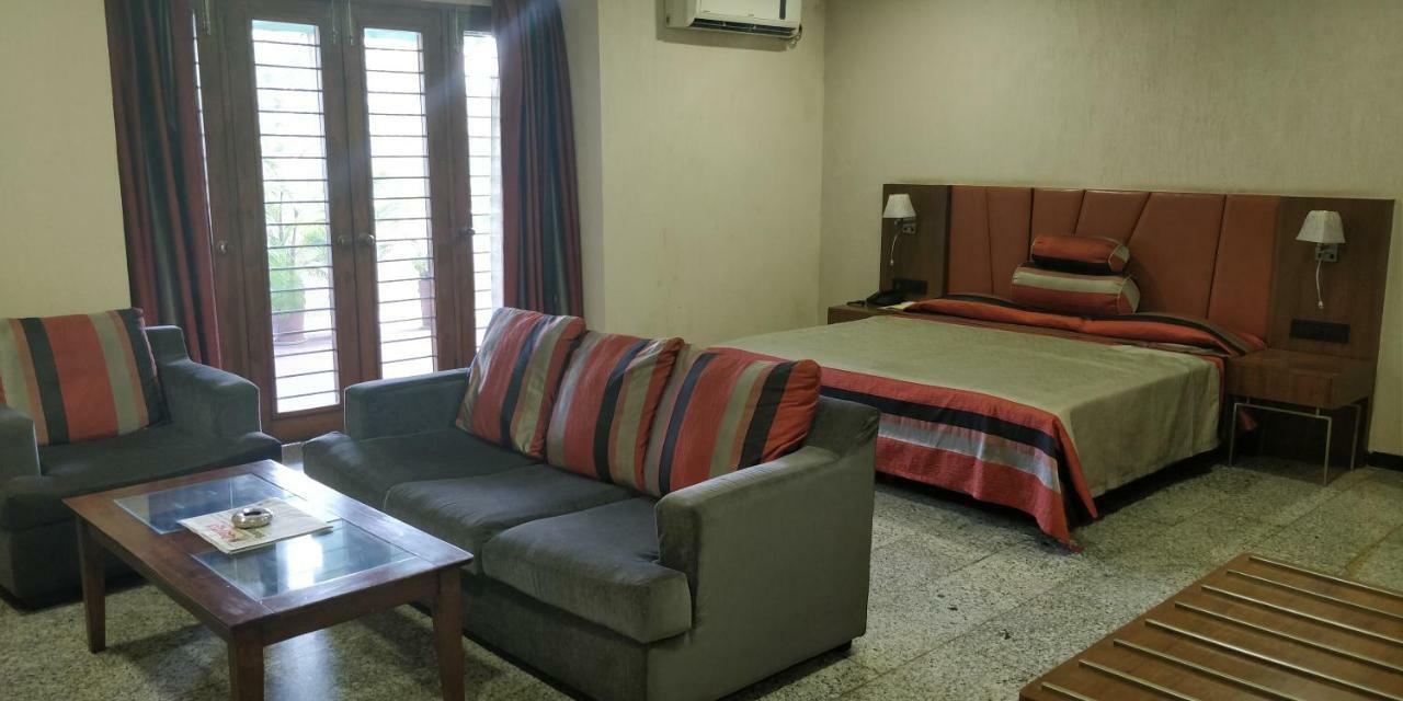 Hotel Nasiklub Zewnętrze zdjęcie